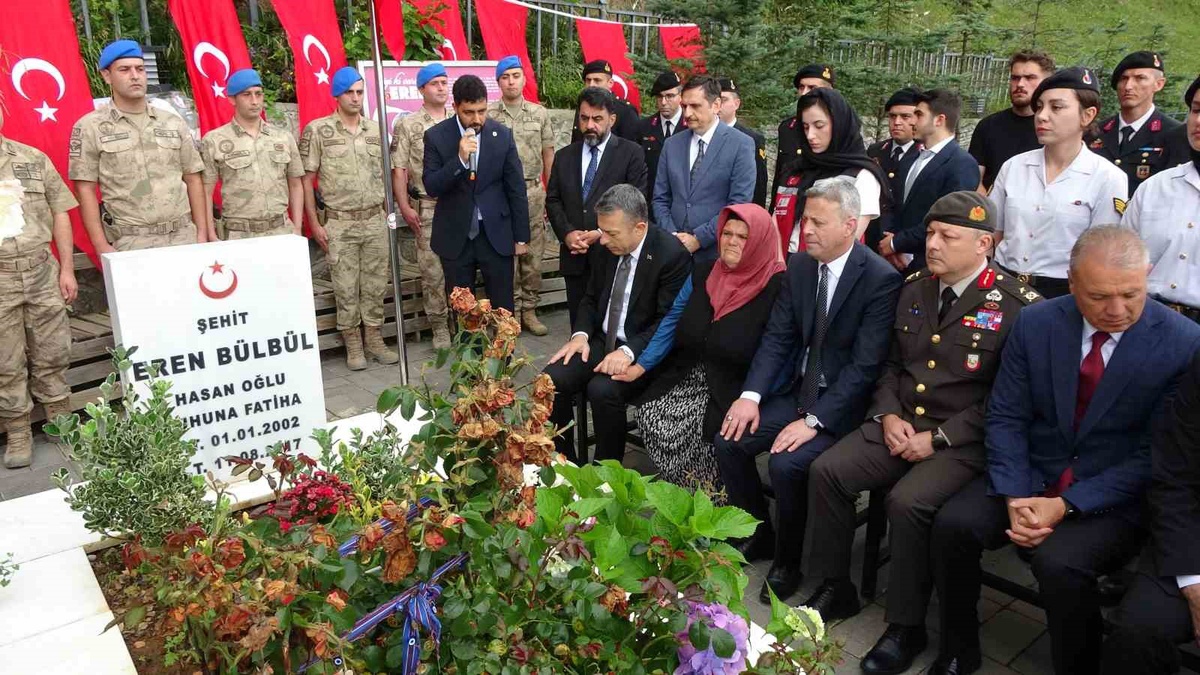 Eren Bülbül şehadetinin 9. yılında kabri başında anıldı