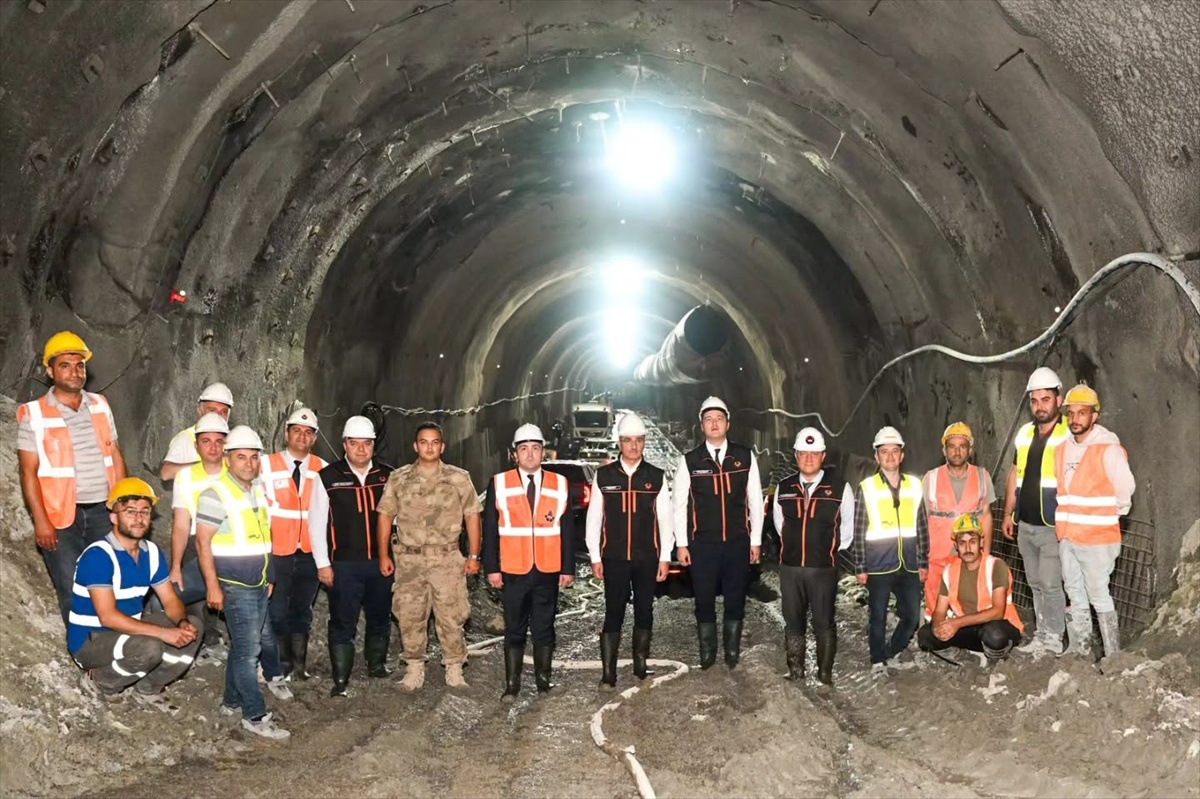 Erzurum ile Rize arasındaki mesafeyi 52 kilometre kısaltacak dev tünelin inşası hız kazandı