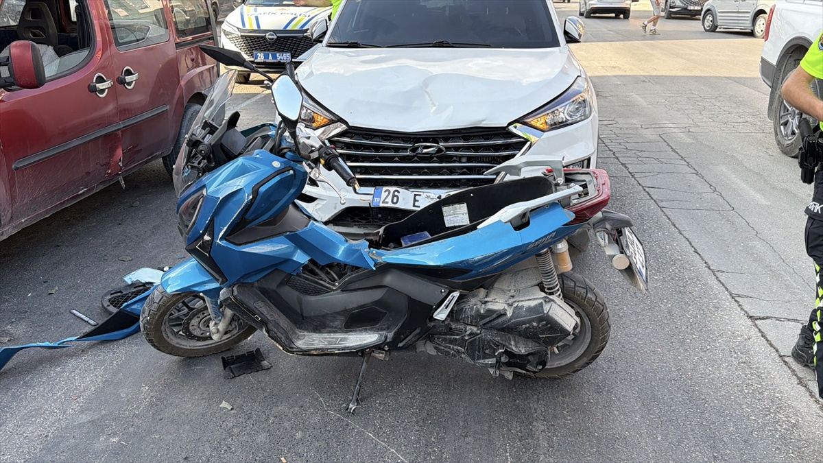 Eskişehir\'de SUV Araç Motosiklete Çarptı