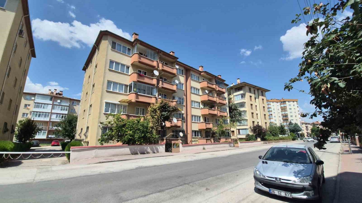 Eskişehir\'de Çatı Arası Kapısı Çalındı