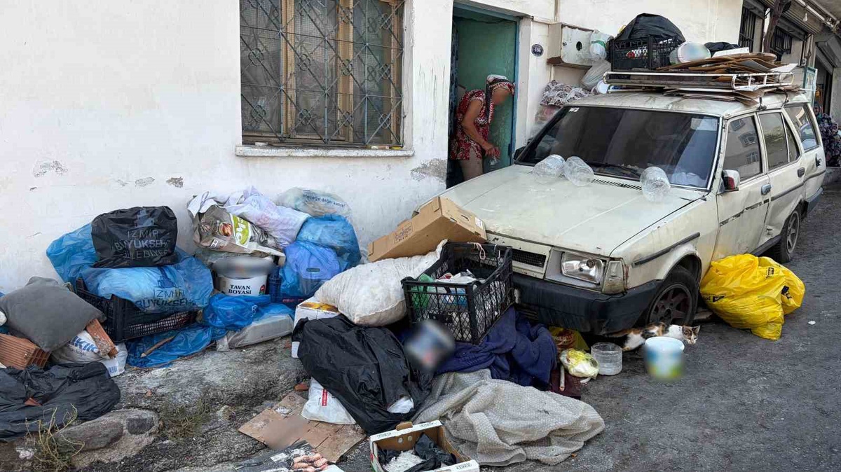 İzmir’de apartmanda ‘çöp ev’ isyanı