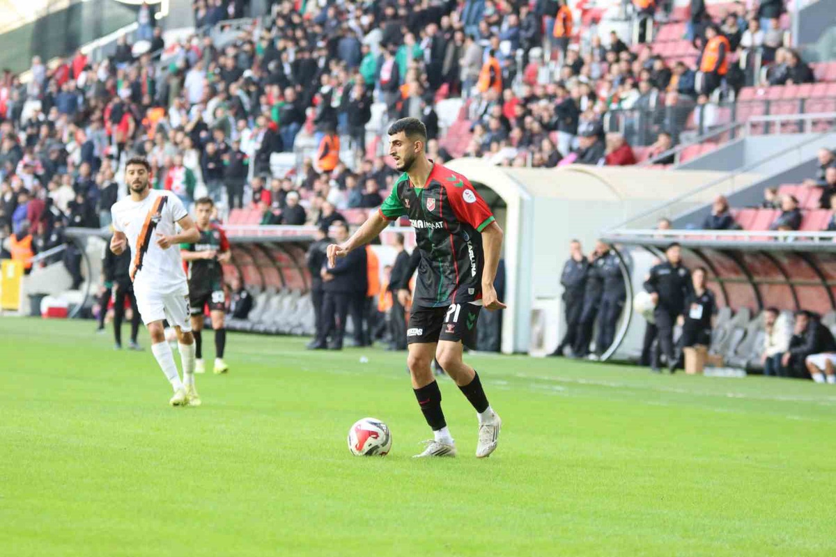 Karşıyaka\'da Üç Oyuncuya Transfer İzni