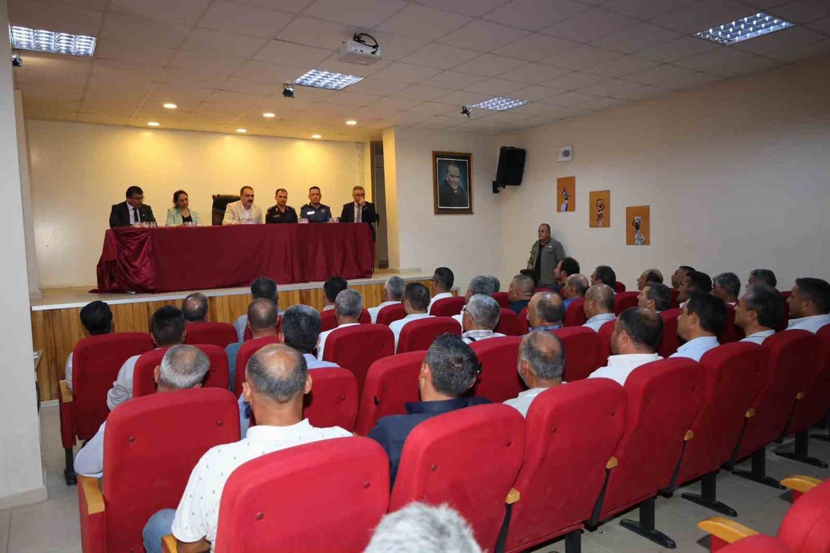 Karacasu\'da Muhtarlar Toplandı