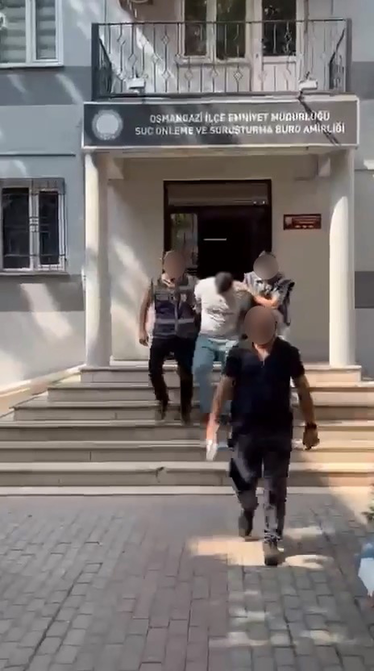 Bursa\'da 4 Aranan Şahıs Yakalandı