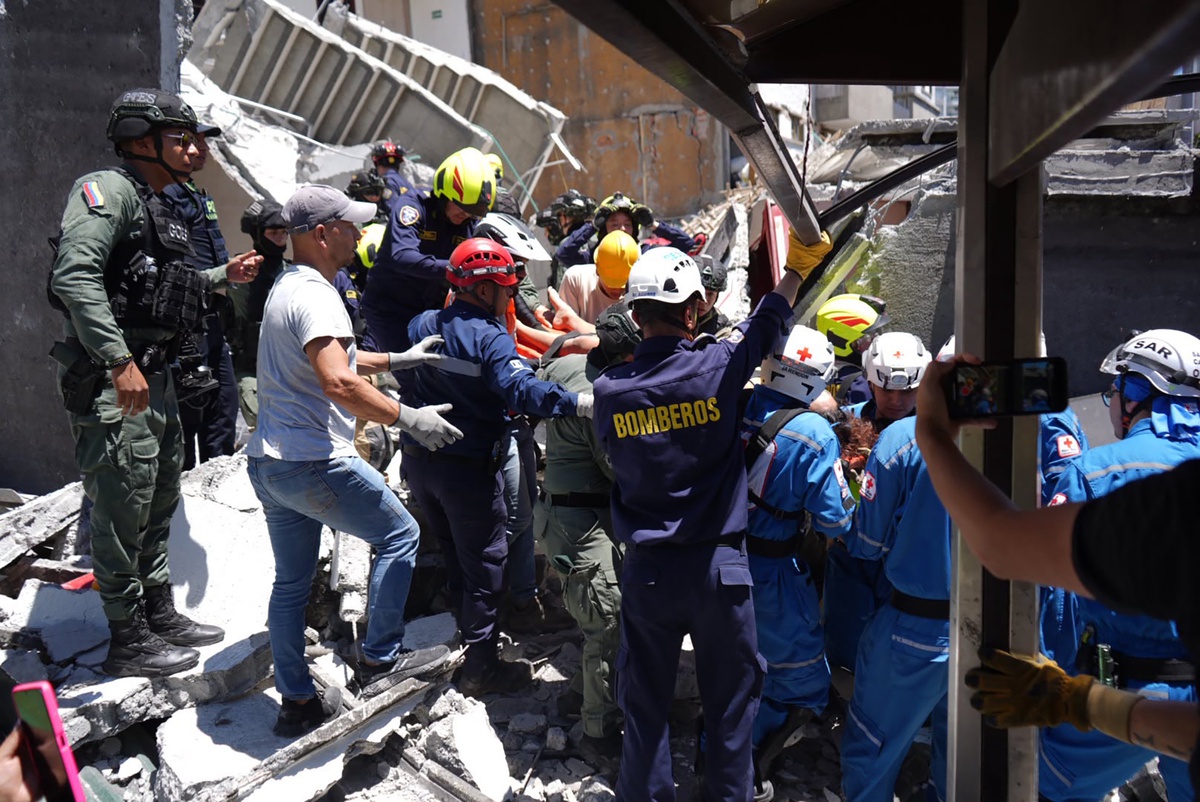 Kolombiya\'da Şiddetli Deprem: 132 Ölü