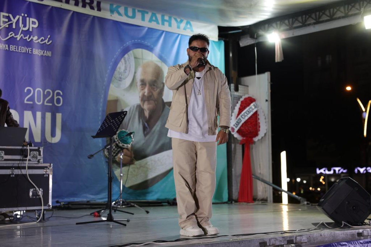 Kütahya Belediyesi bahçesinde müzik dolu yaz akşamı
