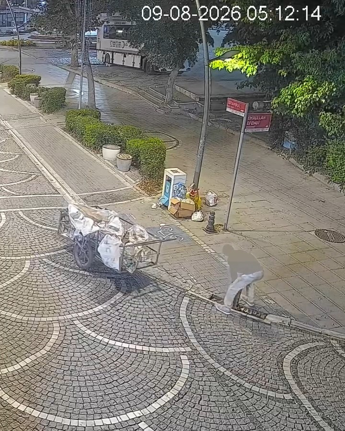 Yağmur Suyu Mazgalları Çalındı