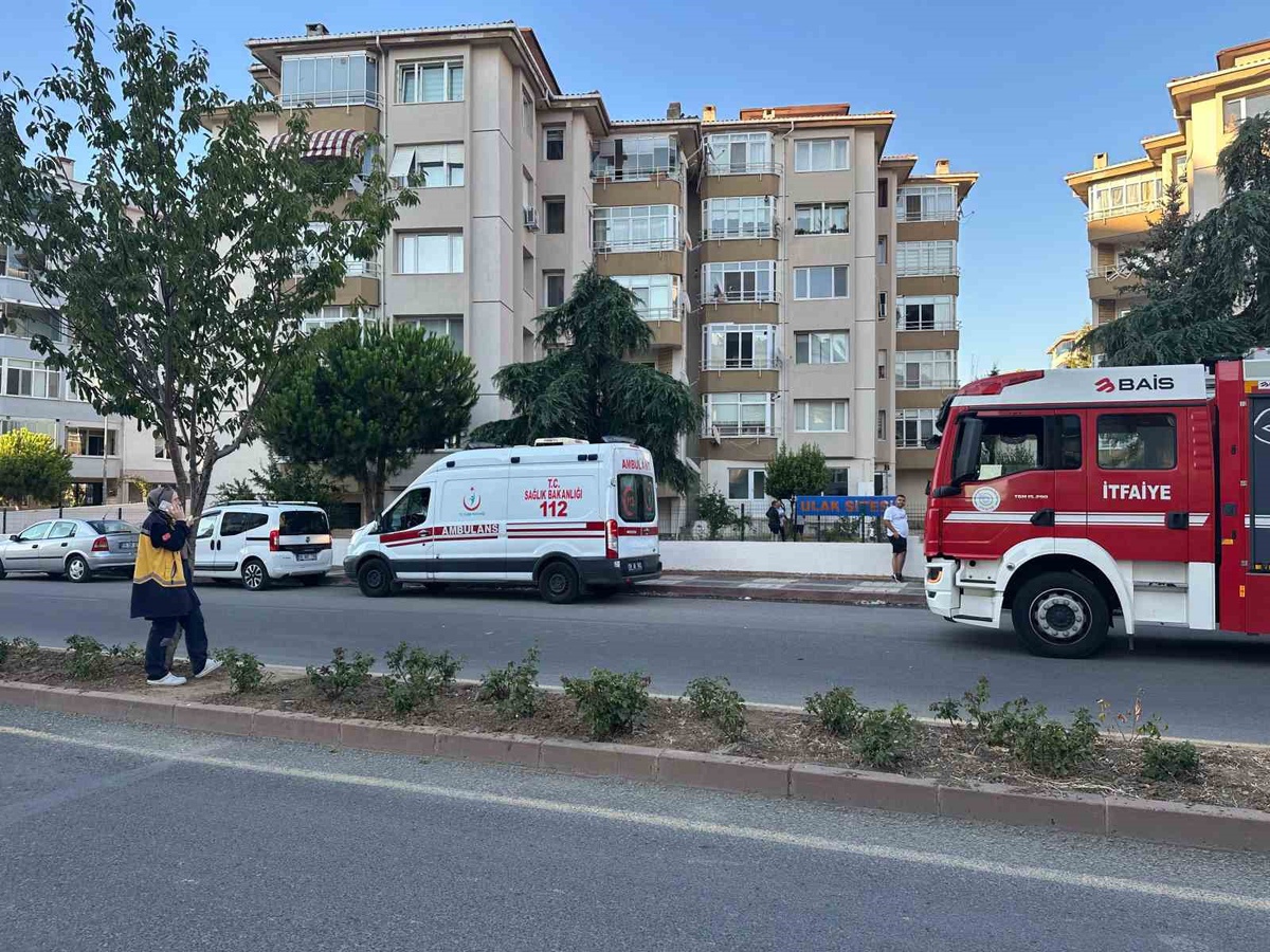 Tekirdağ\'da Apartman Yangını Kontrol Altında