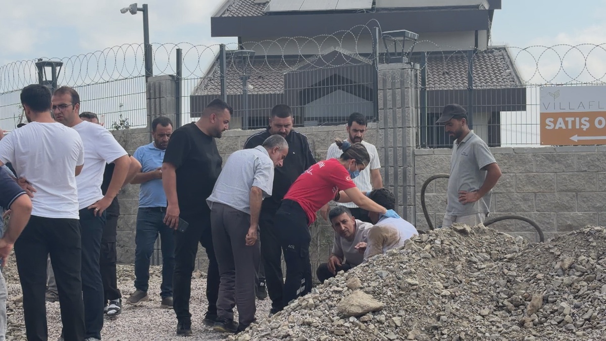 Tuzla\'da Toprak Kayması: İşçi Arama Kurtarma Başlatıldı