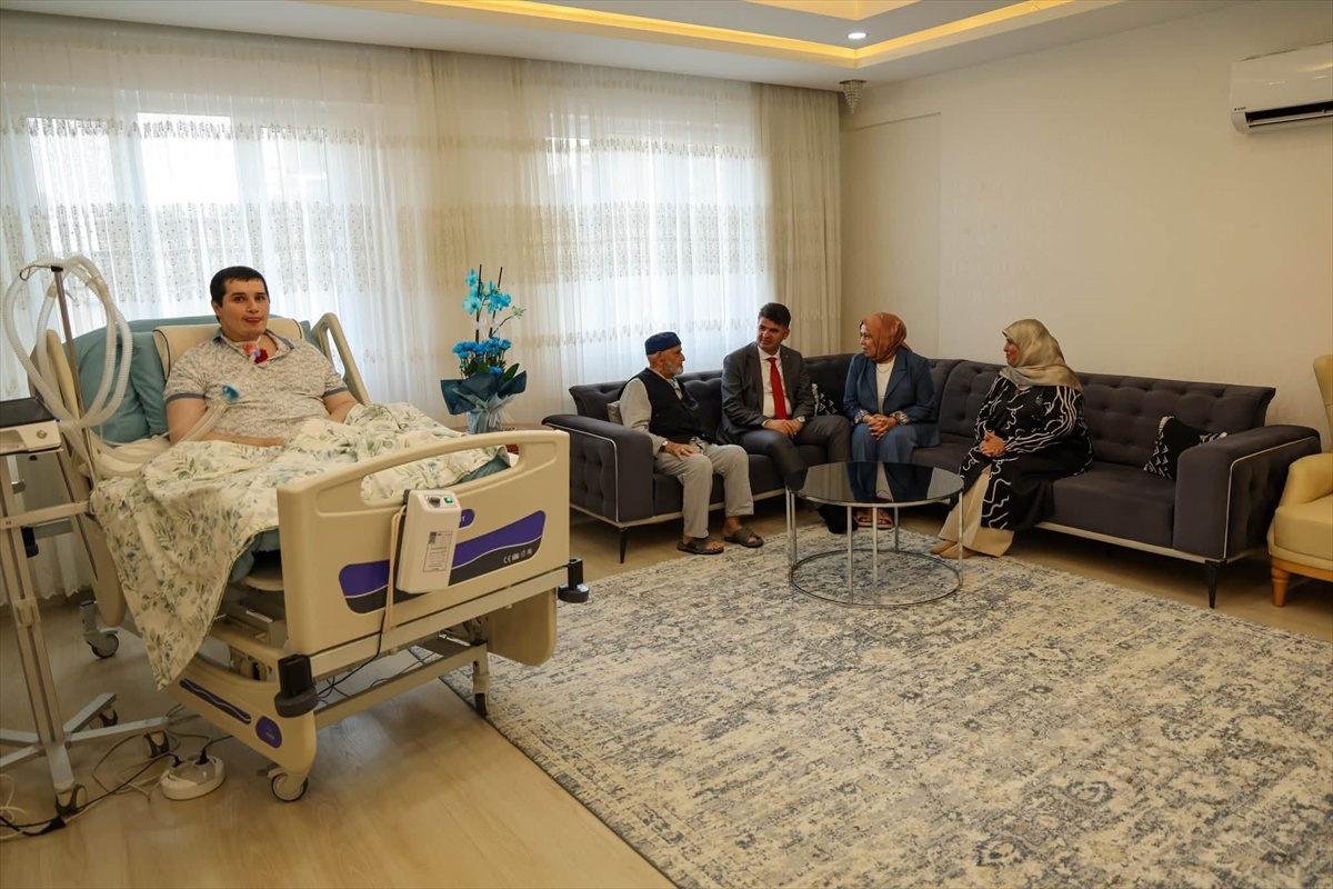 Vali Kalaylı, DMD Hastasıyla Buluştu