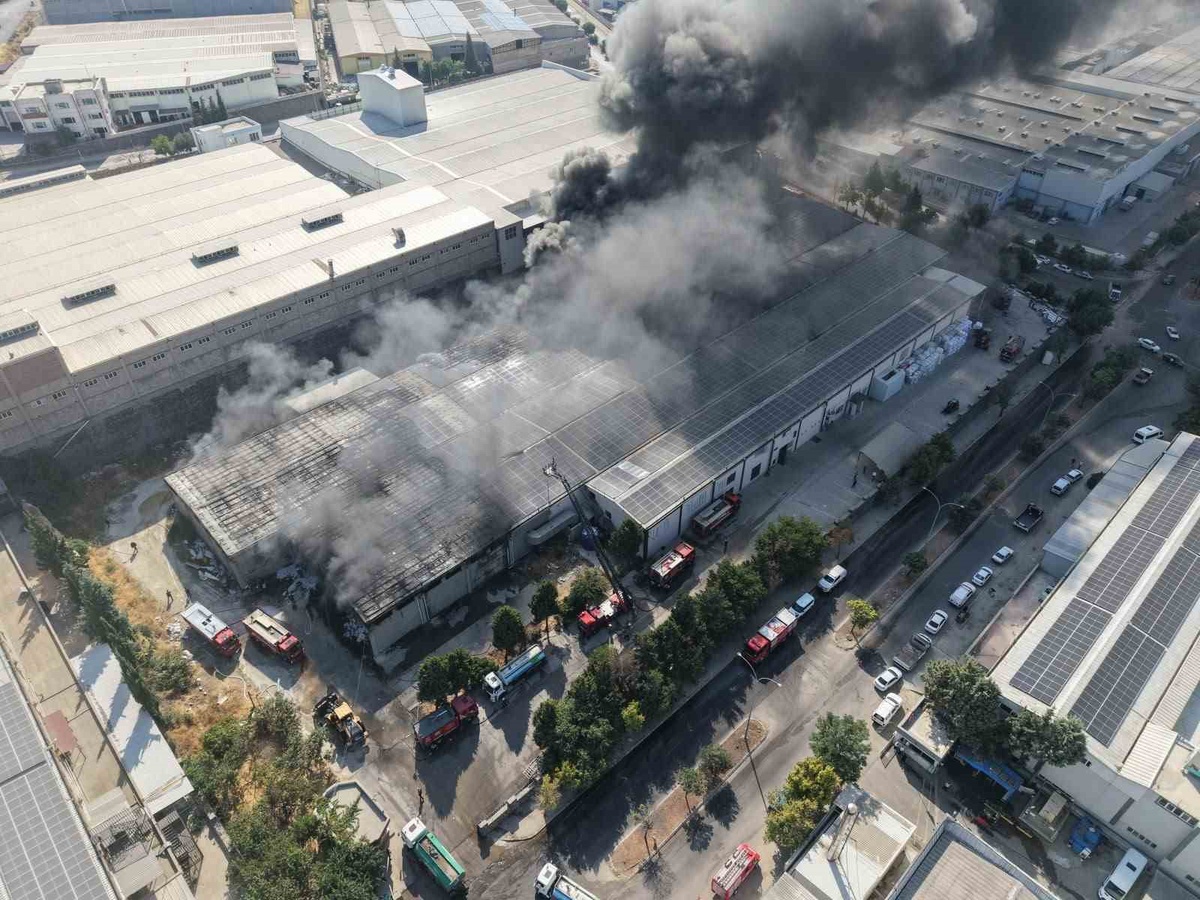 Gaziantep\'teki tekstil fabrikası yangını kontrol altına alındı