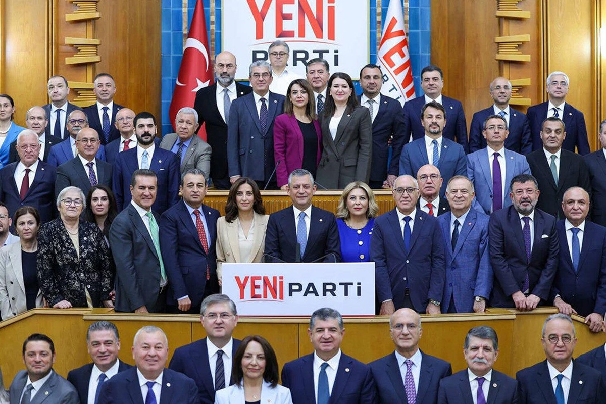 YENİ Partili vekillerden Özgür Özel\'e destek bildirisi: Sımsıkı ve kol kola arkasındayız
