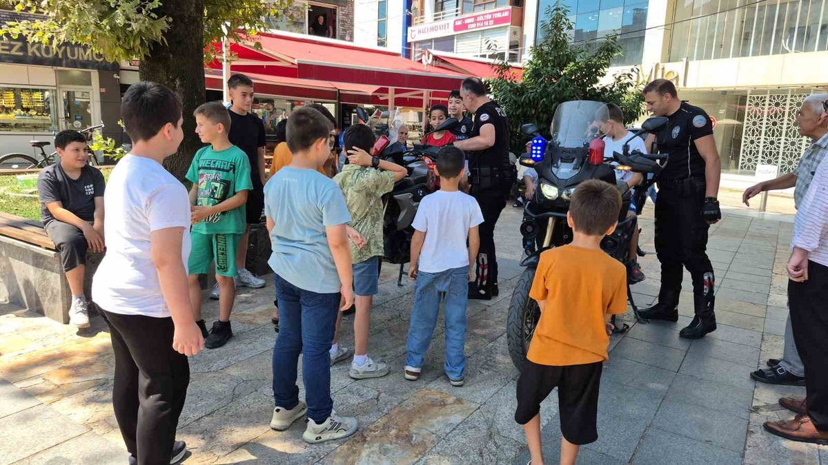 Öğrencilerden Yunus Polisleri\'ne Ziyaret