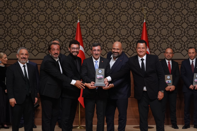 11. Anadolu Medya Ödülleri'ne Haberler.com damga vurdu! İşte başarının perde arkası