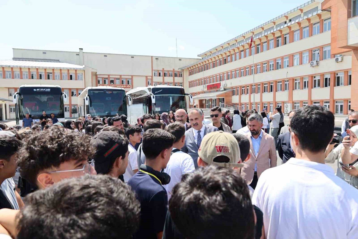 Öğrenciler Çanakkale ve Ankara\'ya Uğurlandı