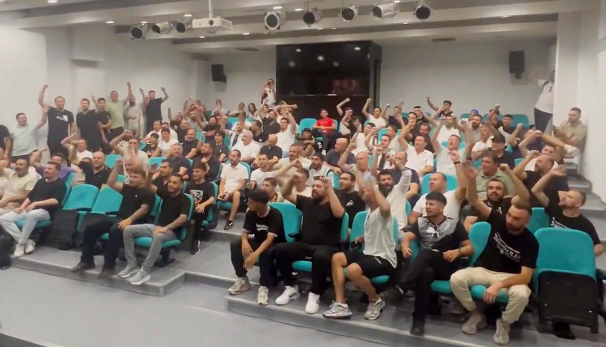 Altay taraftarı kulübe destek için birleşti