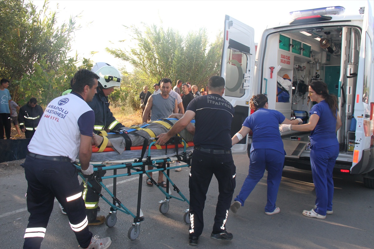 Antalya\'da Sulama Kanalına Düşen Araçta Sürücü Ağır Yaralandı