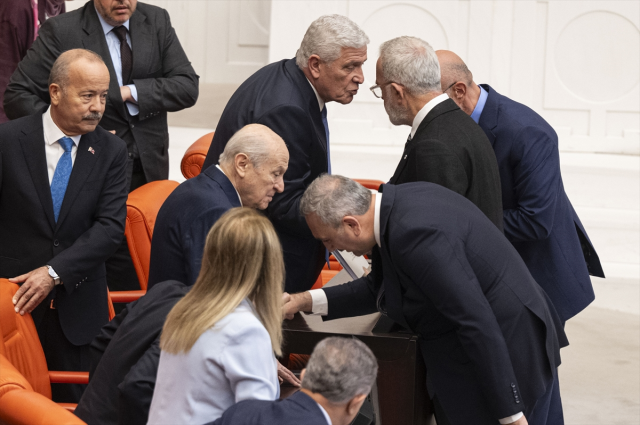 Bahçeli'den çerçeve yasanın kabulü sonrası yeni çağrı: Hukuki ve idari süreçler en kısa sürede hayata geçirilmeli