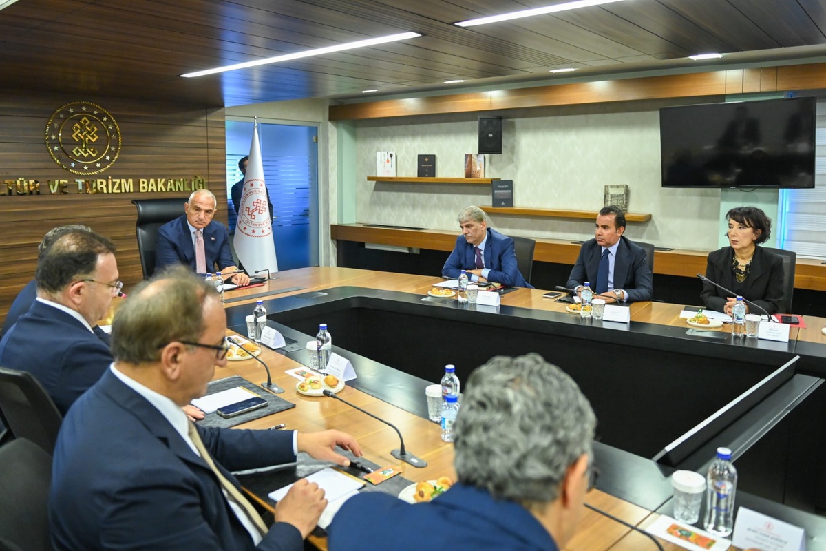 Bakan Ersoy, Hizmet İhracatçıları ile Toplandı