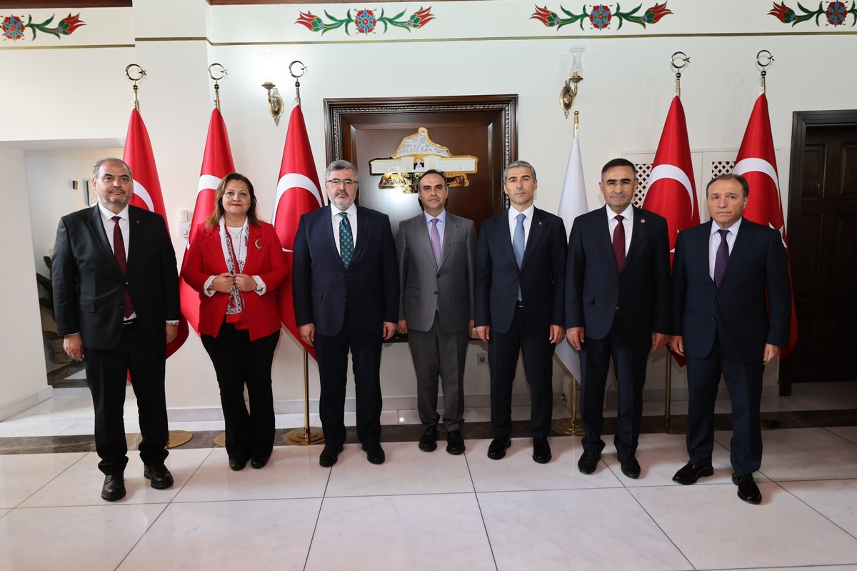 Bakan Kacır Afyonkarahisar\'da Müreffeh Türkiye Vurgusu Yaptı
