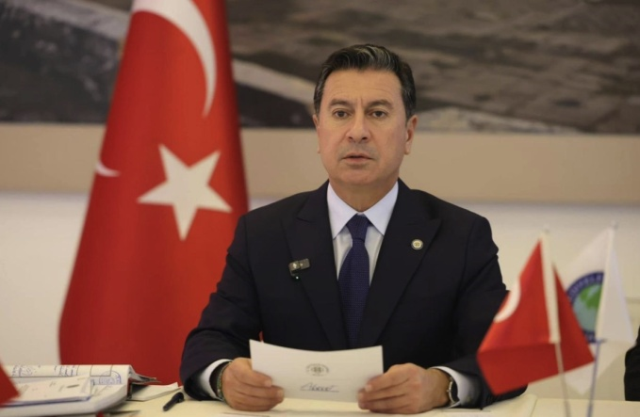 Bayrağa çirkin saldırı! Şehri ayağa kaldıran kadın yakalandı
