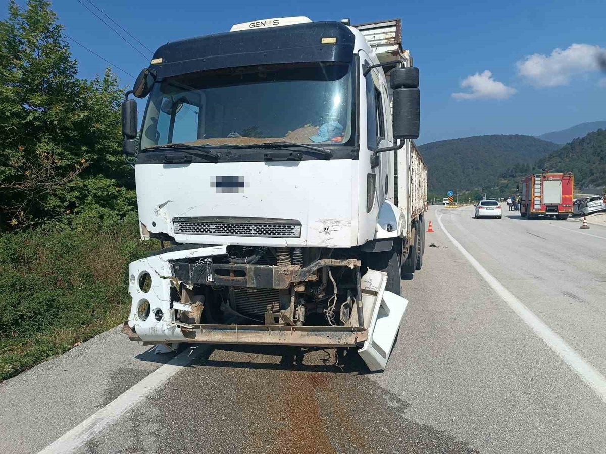 Mudurnu\'da Trafik Kazası: 3 Yaralı