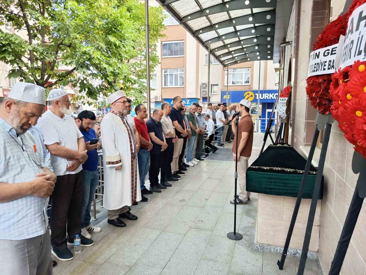 Eynesil\'de boğulan genç toprağa verildi
