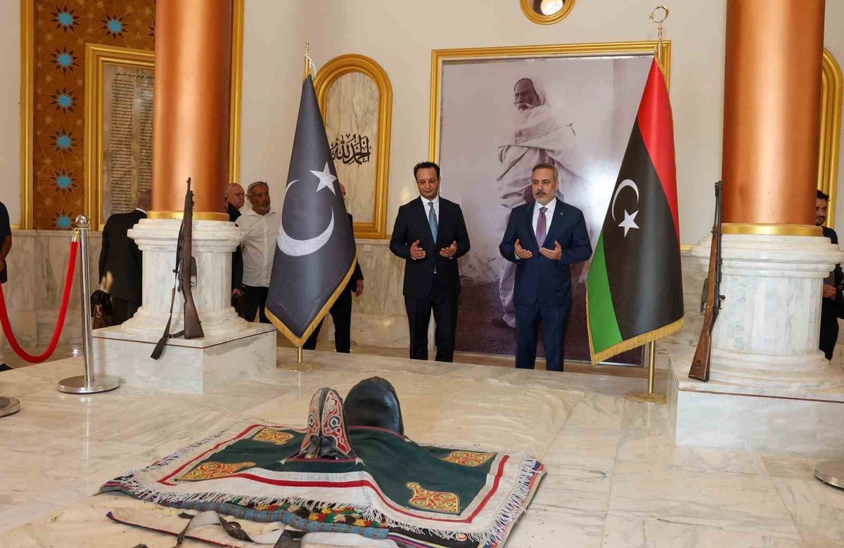 Hakan Fidan Libya\'da Ömer Muhtar\'ı Ziyaret Etti