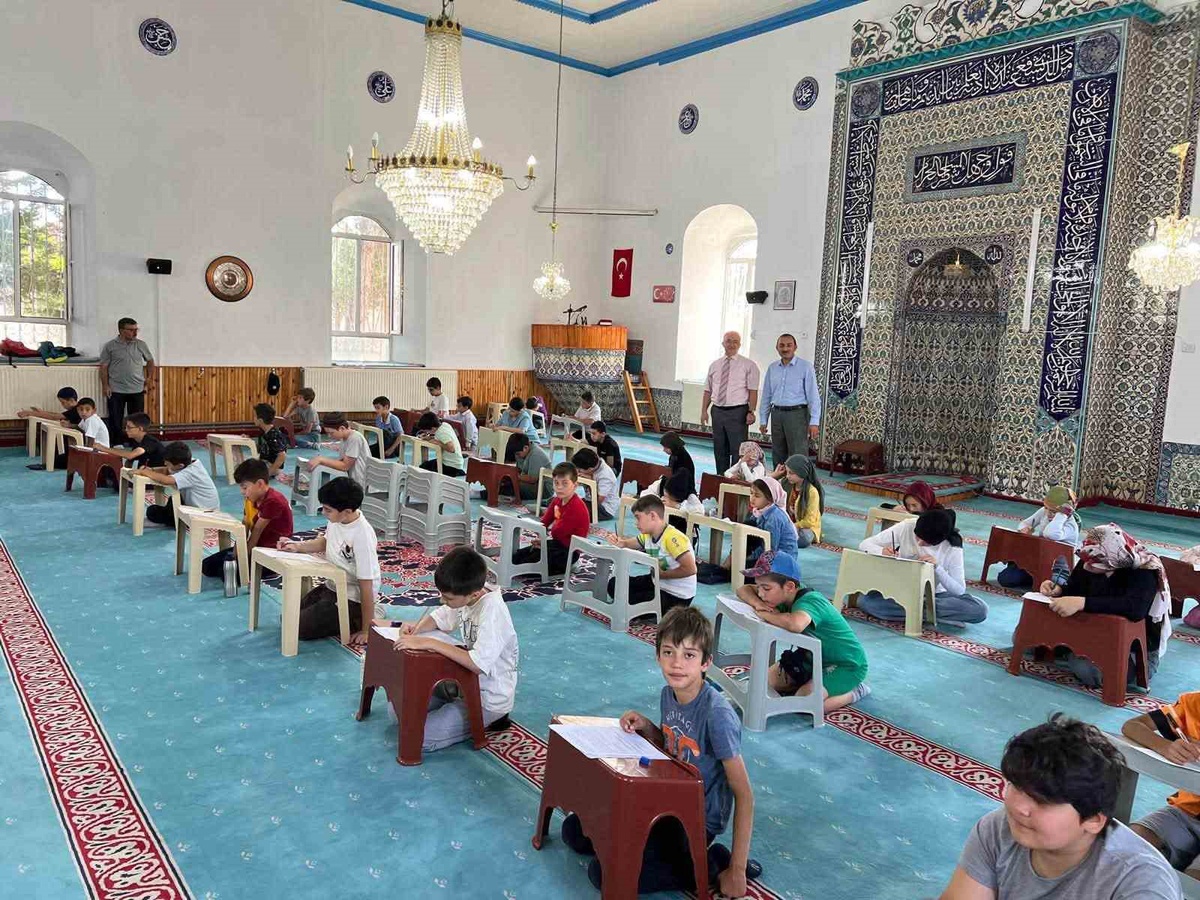 Dumlupınar\'da Yaz Kur\'an Kursu Sınavı