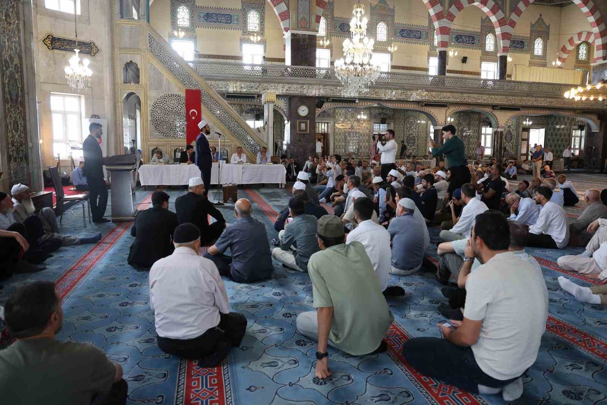 Erzincan Ezanı Güzel Okuma Yarışması\'nda Birinci Oldu