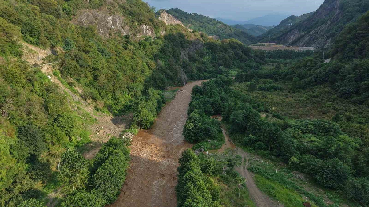 Giresun\'da Sel Felaketi: Bir Kızın Cansız Bedenine Ulaşıldı