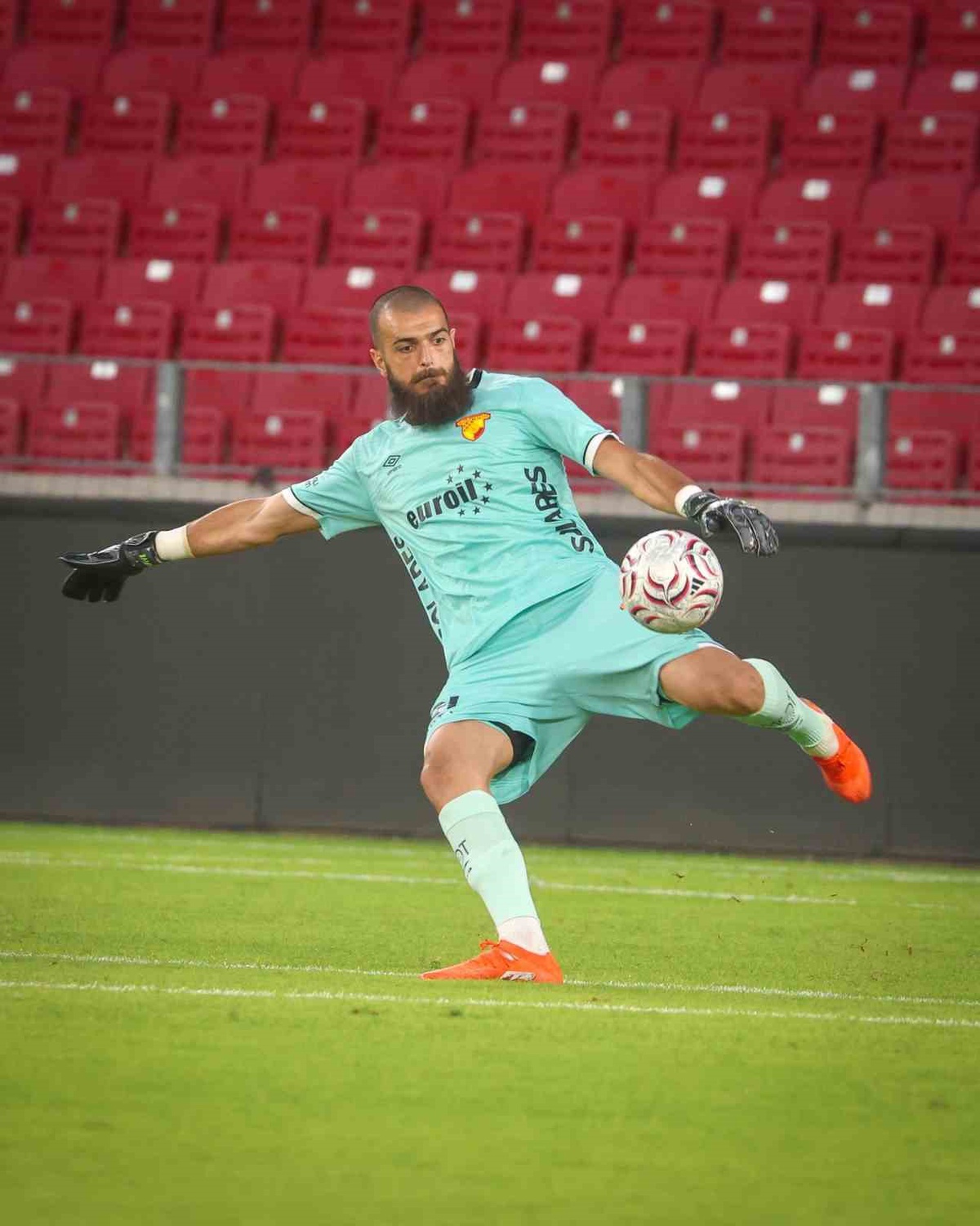 Göztepe\'de Kaleci Rekabeti Başlıyor
