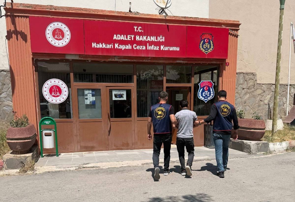 Hakkari\'de İki Şahıs Tutuklandı