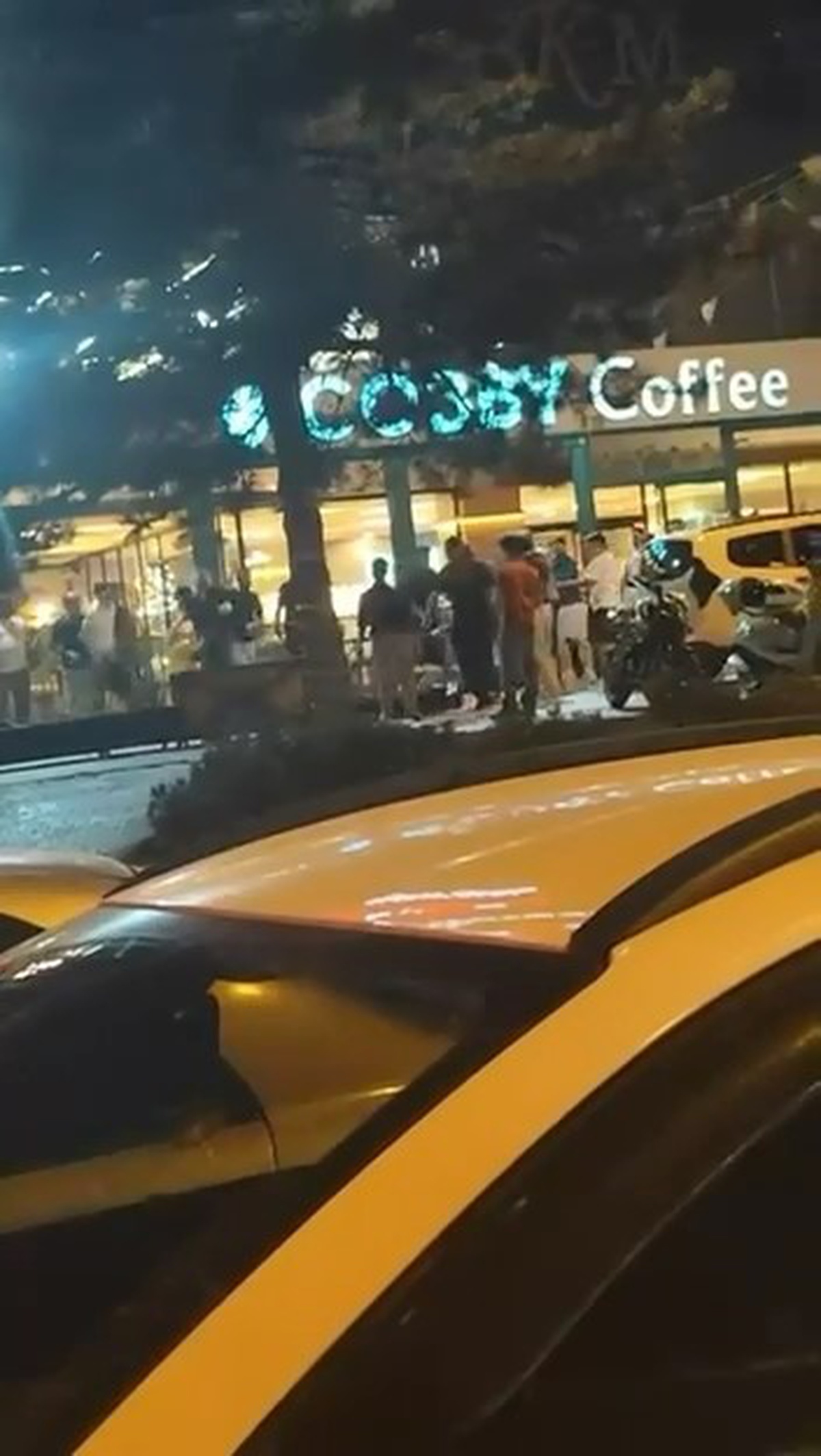 Bursa\'da Kafe Önünde Kavga