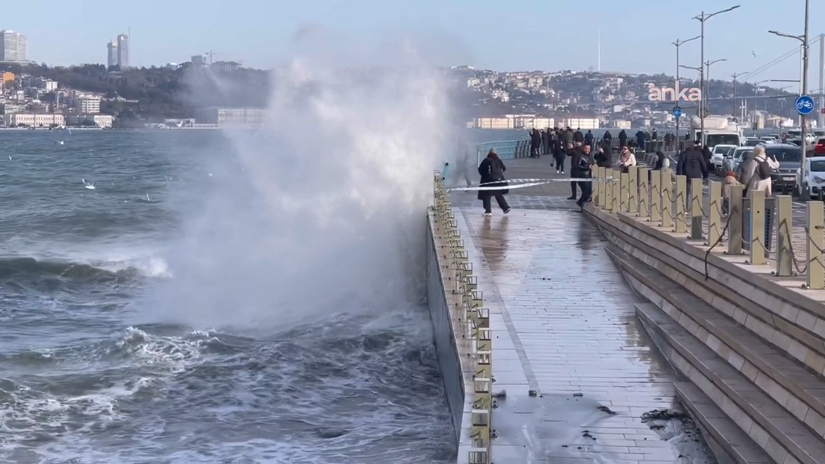 İstanbul\'da Fırtına Uyarısı