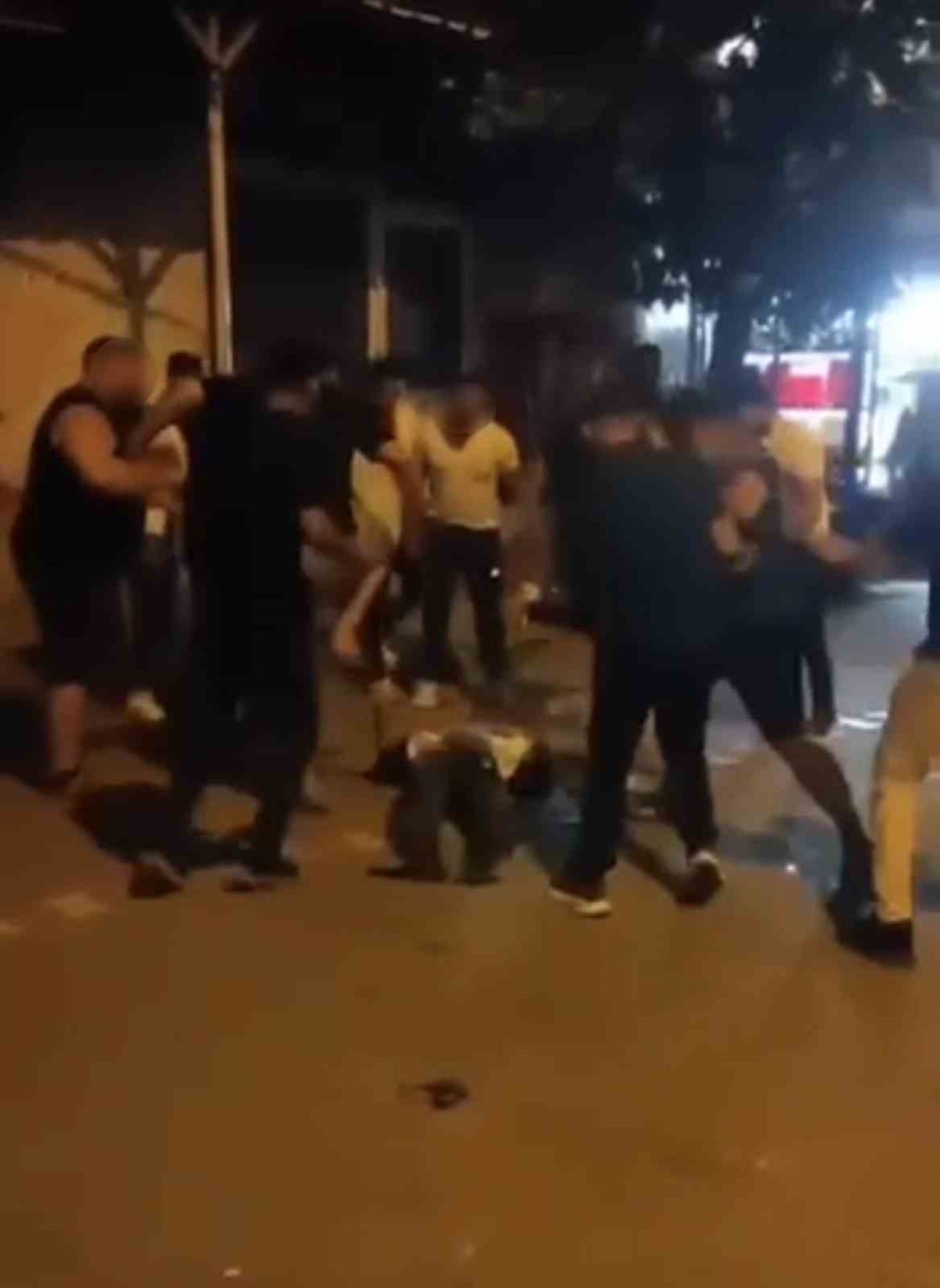 Mustafakemalpaşa\'da Kavga: Kadın ve Darbeden Adam Yoğun Bakımda