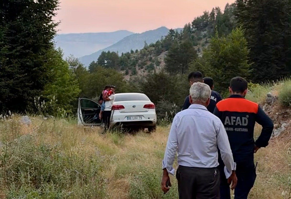 Kahramanmaraş'ta Araçta Mahsur Kaldılar