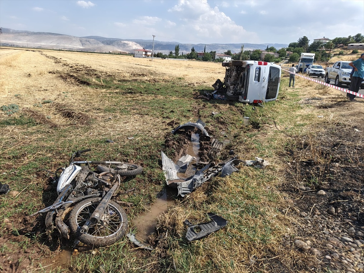 Pazarcık\'ta Trafik Kazası: 1 Ölü, 2 Yaralı