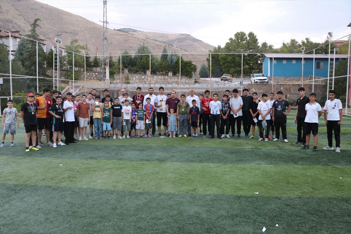 Keban\'da Futbol Turnuvası Şampiyonu Fırat Camisi
