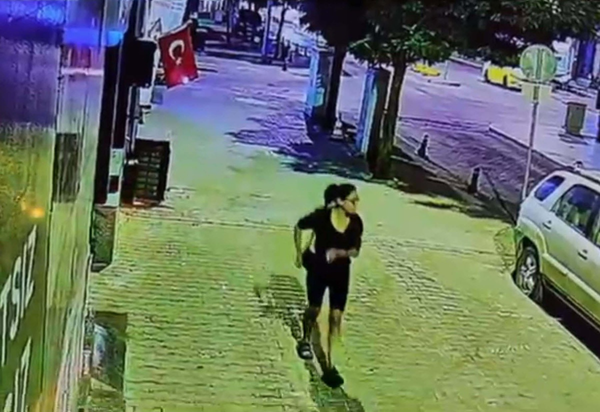 Türk Bayrağına Saldırı: Kadın Gözaltında