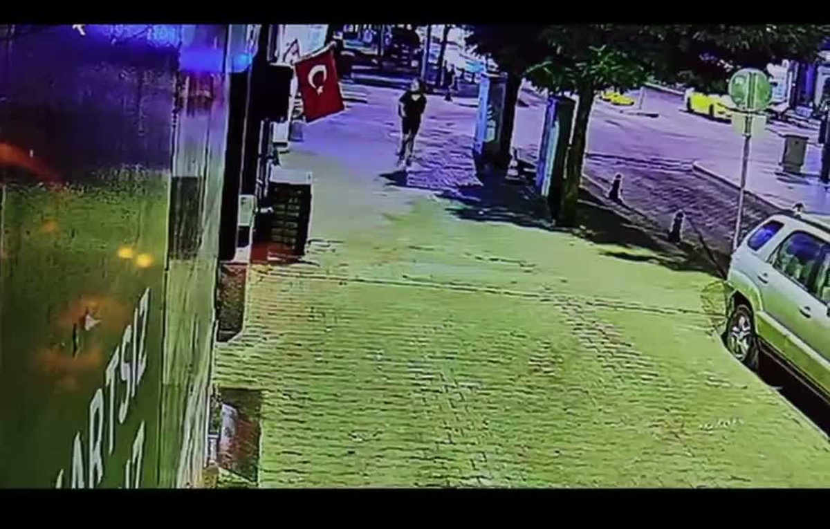 Menteşe\'de Türk Bayrağı Yakıldı