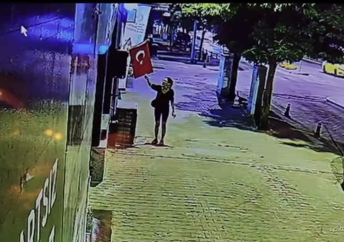 Türk Bayrağını Yakan Şüpheli Yakalandı