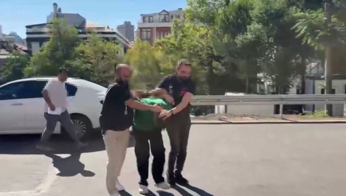 Şişli\'de Korkunç Cinayet: Katil Zanlısı Mezarlık Yakınında Yakalandı