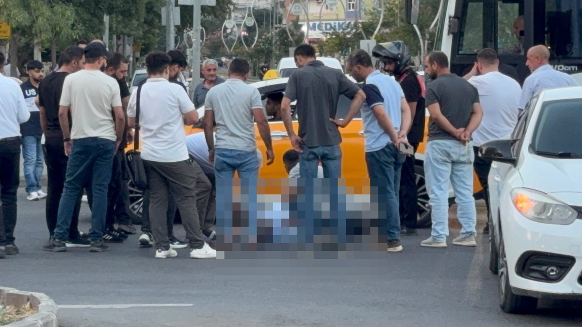 Diyarbakır\'da Bisikletliye Otomobil Çarptı