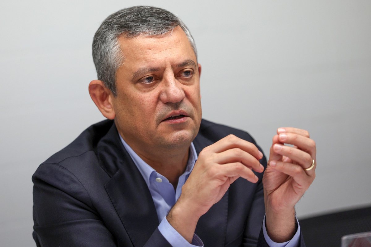 Özgür Özel sessizliğini bozdu: \'Çerçeve yasa\'ya neden \'evet\' dediğini açıkladı