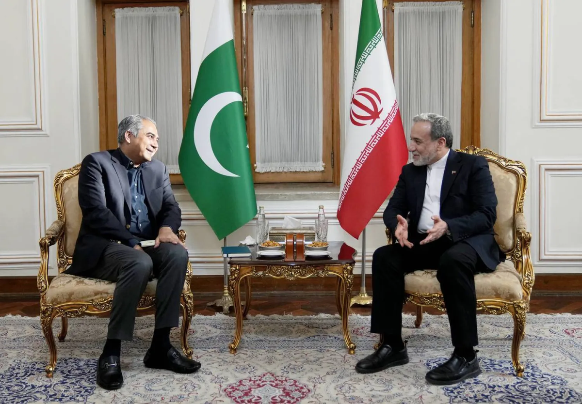 Pakistan İçişleri Bakanı İran\'da Temaslarda Bulundu