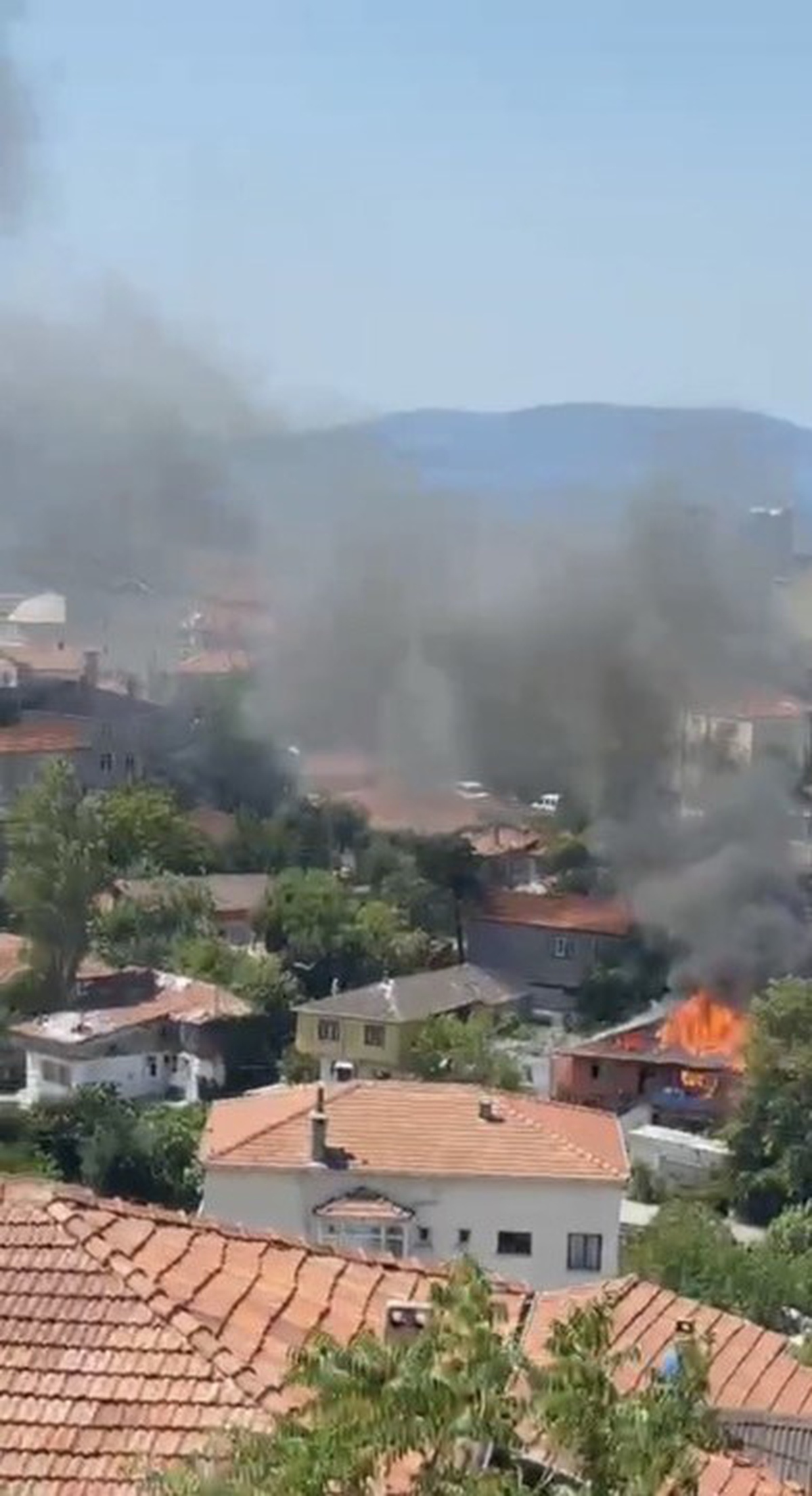 Pendik\'te Metruk Evde Yangın