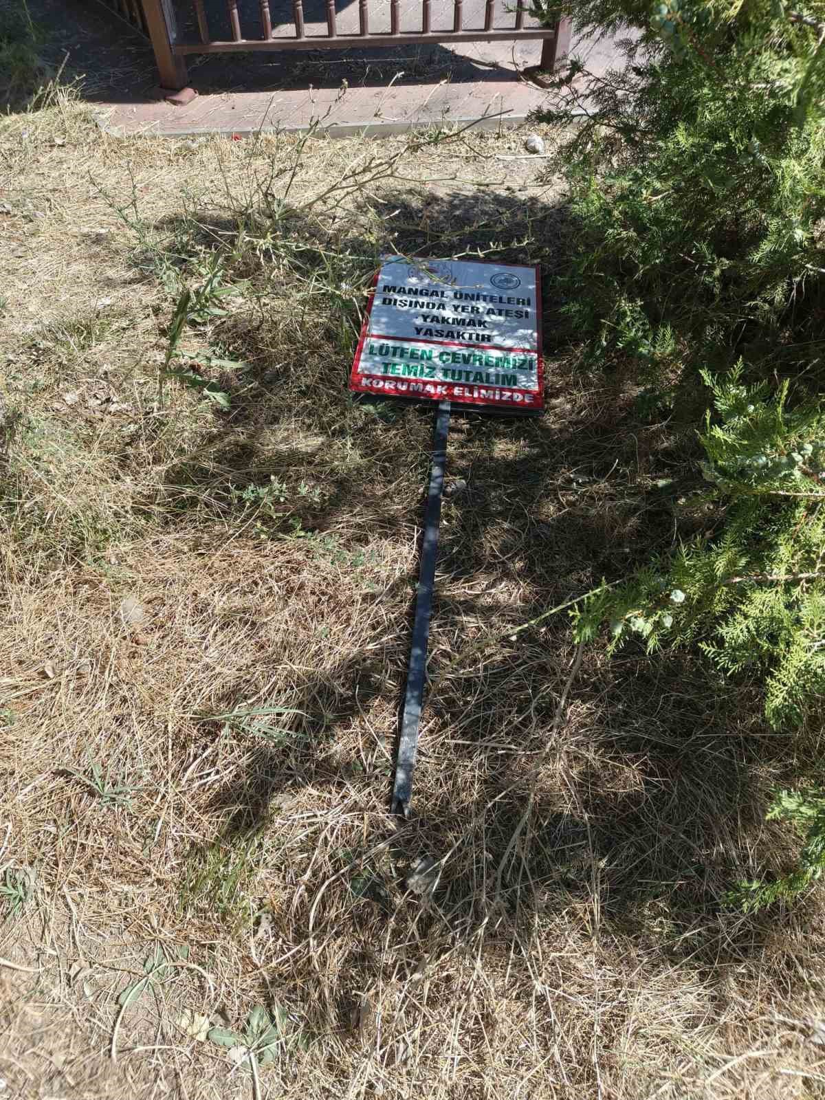 Seyfe Gölü\'ndeki Tabelalara Vandal Saldırı