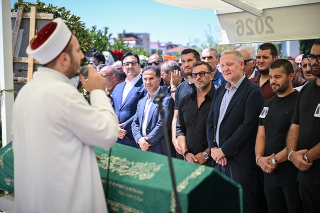 Abdullah Avcı'nın annesi son yolculuğuna uğurlandı