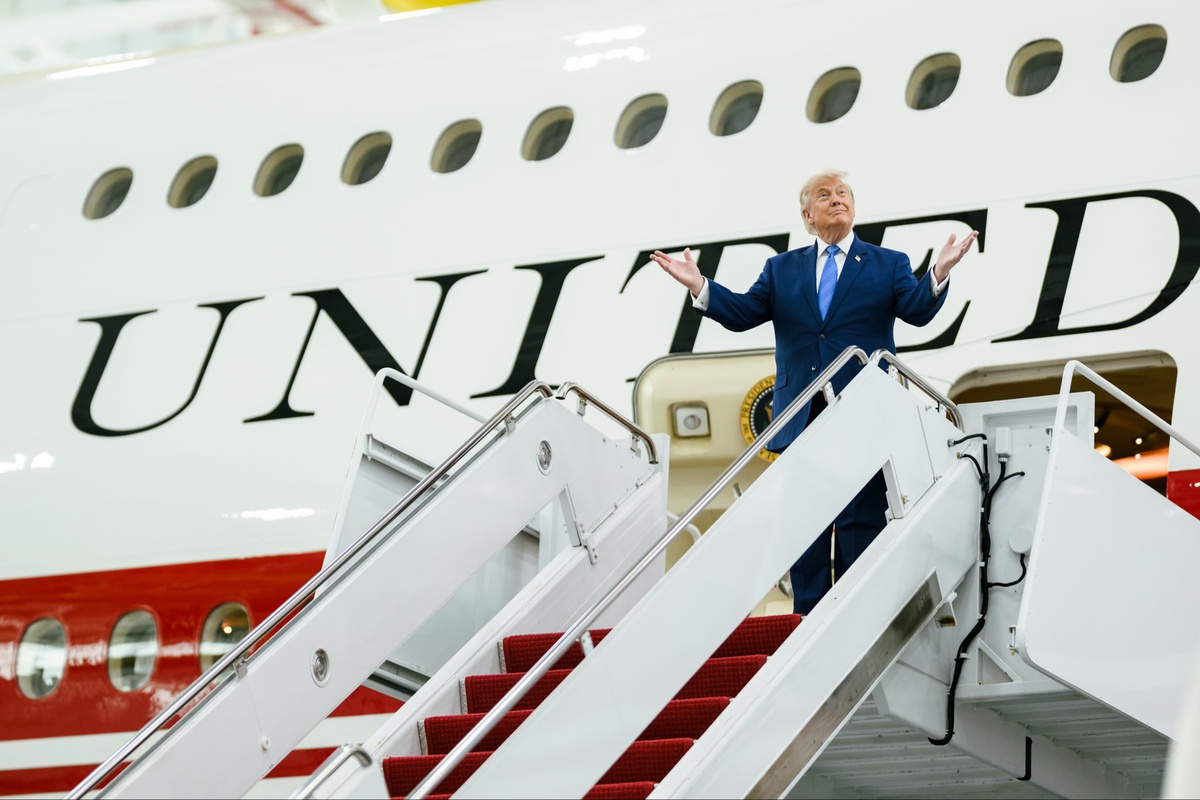 Trump, Güvenlik Endişesiyle Gizlice \'Air Force One\'dan İndi